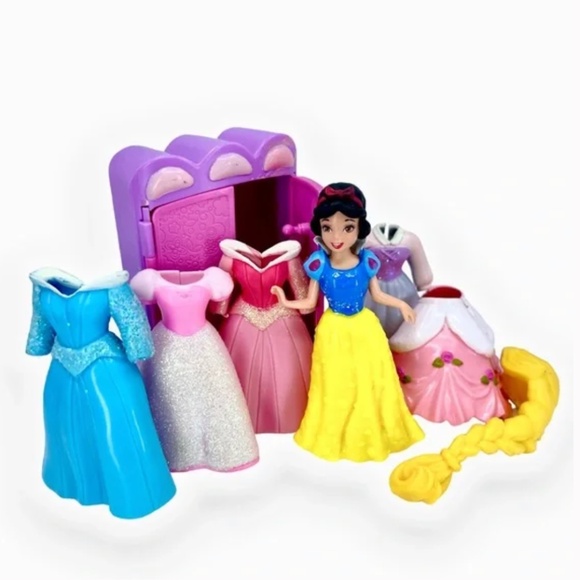 Polly Pocket Disney Princess Snow White doll, dresses, wardrobe - extras - Picture 1 of 6